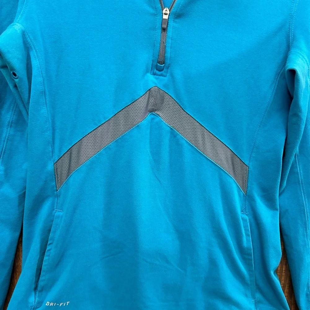 Nike Women’s size small dry-fit blue pullover - Picture 5 of 9